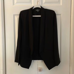 Black Lulu’s blazer in sz M